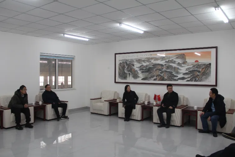 Verwelkoming van een delegatie van de Shandong University of Architecture om de fabriek te bezoeken en samenwerking te verkennen Verwelkoming van een delegatie van de Shandong University of Architecture om de fabriek te bezoeken en samenwerking te verkennen